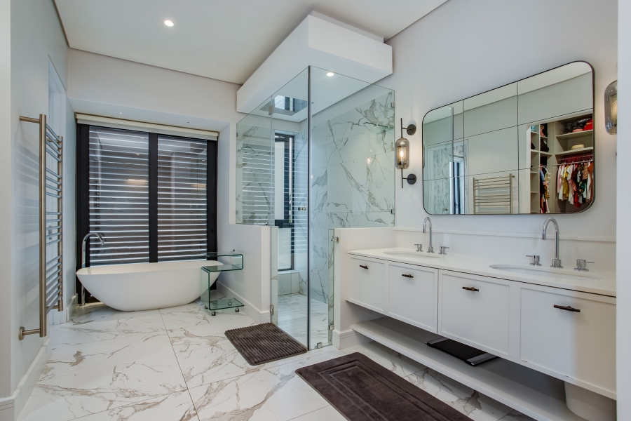 5 Bedroom Property for Sale in Val De Vie Estate Western Cape